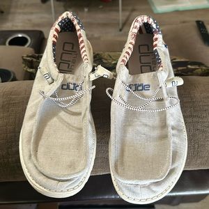Hey dude patriotic used size 10 men